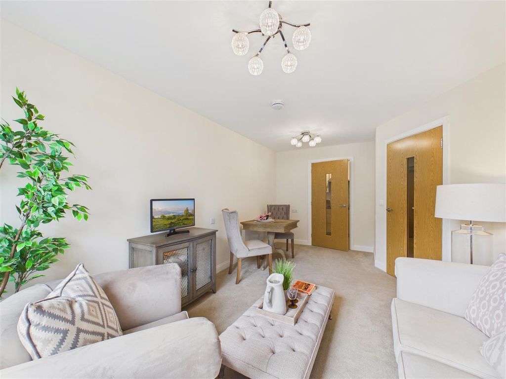 Property photo 3 of 7 Living Space Specifications