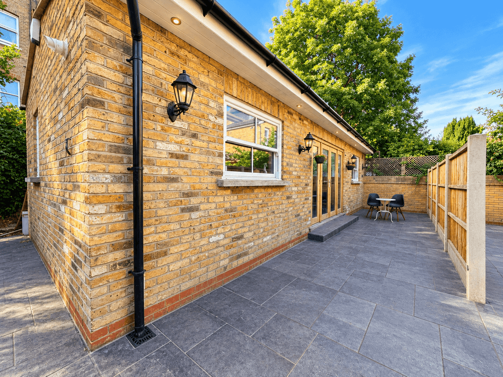 Property photo 1 of 11 1 Bedroom Apartment For Rent With Outdoor Space In E5 All Bills Included