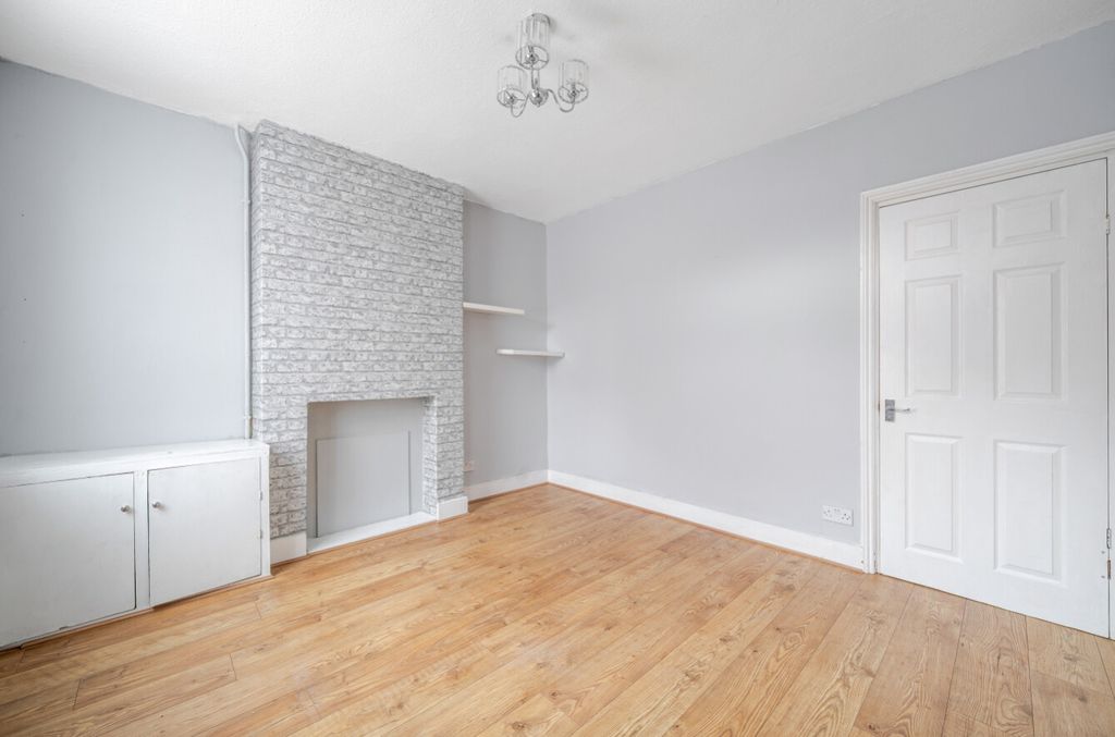 Property photo 2 of 12 1344986-1-68Ad7c8F88F25