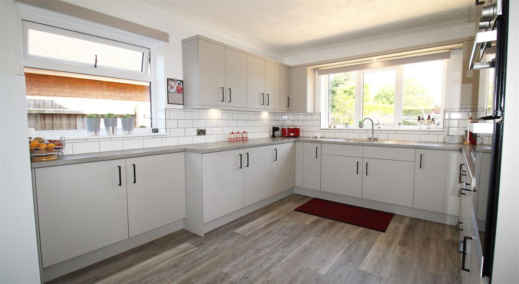 Property photo 2 of 23 Kitchen