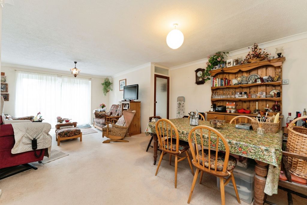Property photo 3 of 17 Photo