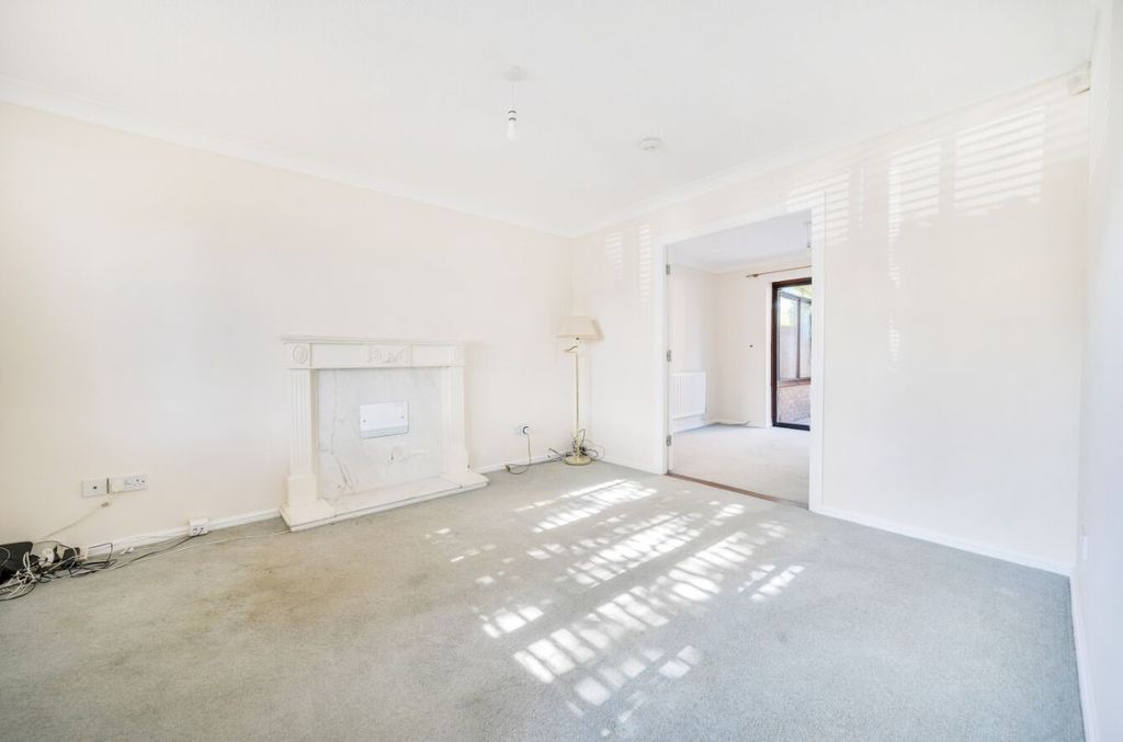 Property photo 2 of 20