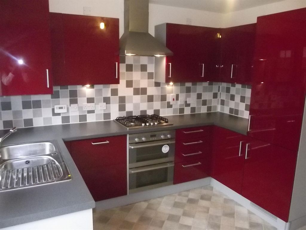 Property photo 3 of 13 Kitchen