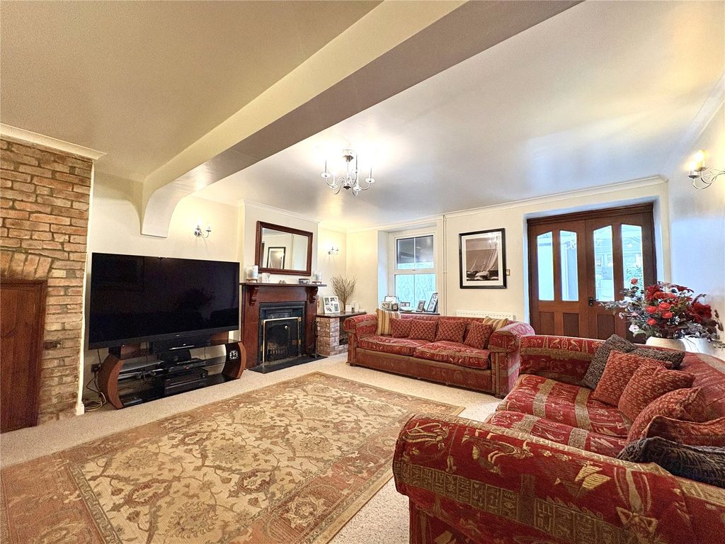 Property photo 3 of 19 Sitting Room