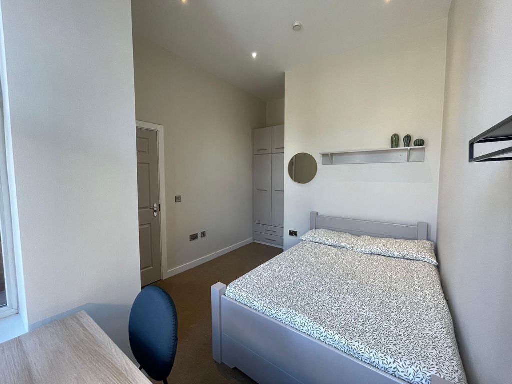 Property photo 3 of 14 65177d8E-B4E2-4072-Bda2-d225833E34Fb