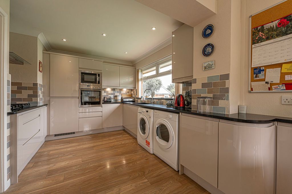 Property photo 2 of 35