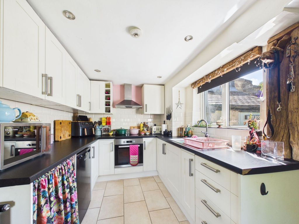 Property photo 2 of 18 Dining Kitchen