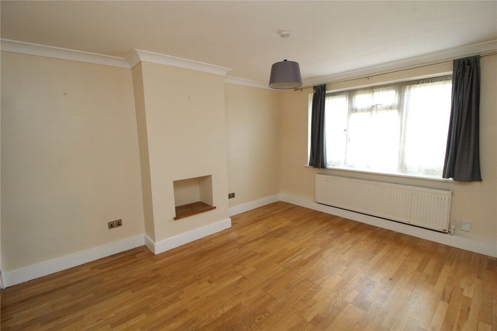 Property photo 3 of 5 Lounge