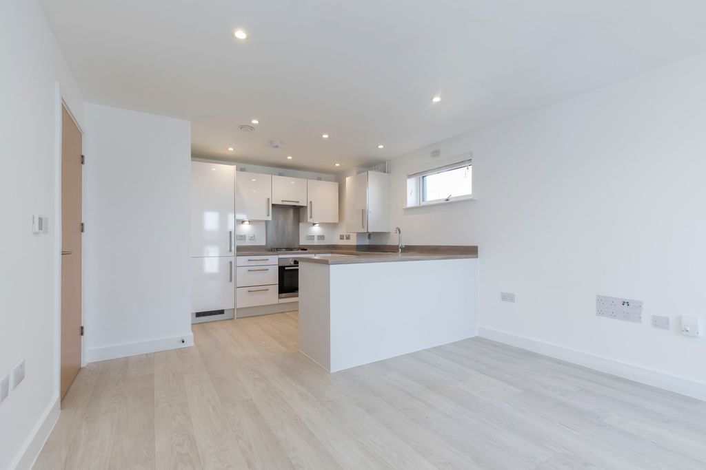Property photo 3 of 8 5 Duke Of Wellington Court-04