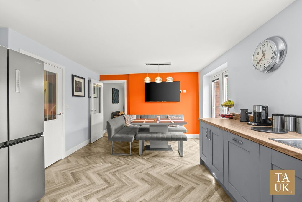 Property photo 3 of 24