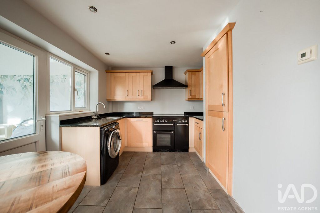 Property photo 3 of 16