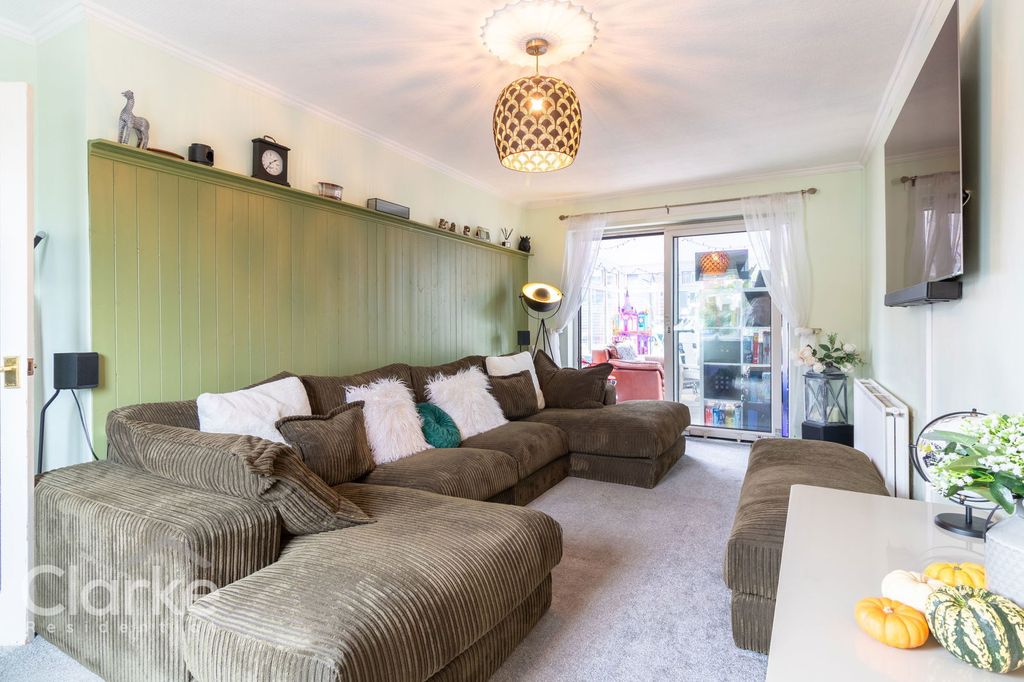 Property photo 2 of 15