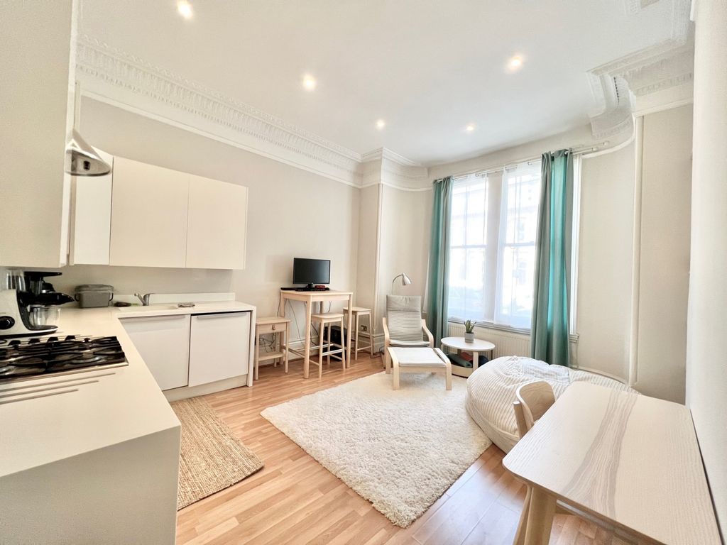 Property photo 1 of 10 1 Bedroom Flat For Rent