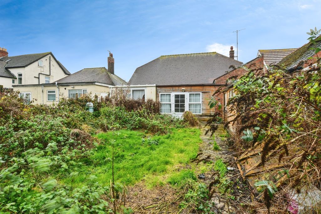 Property photo 2 of 31