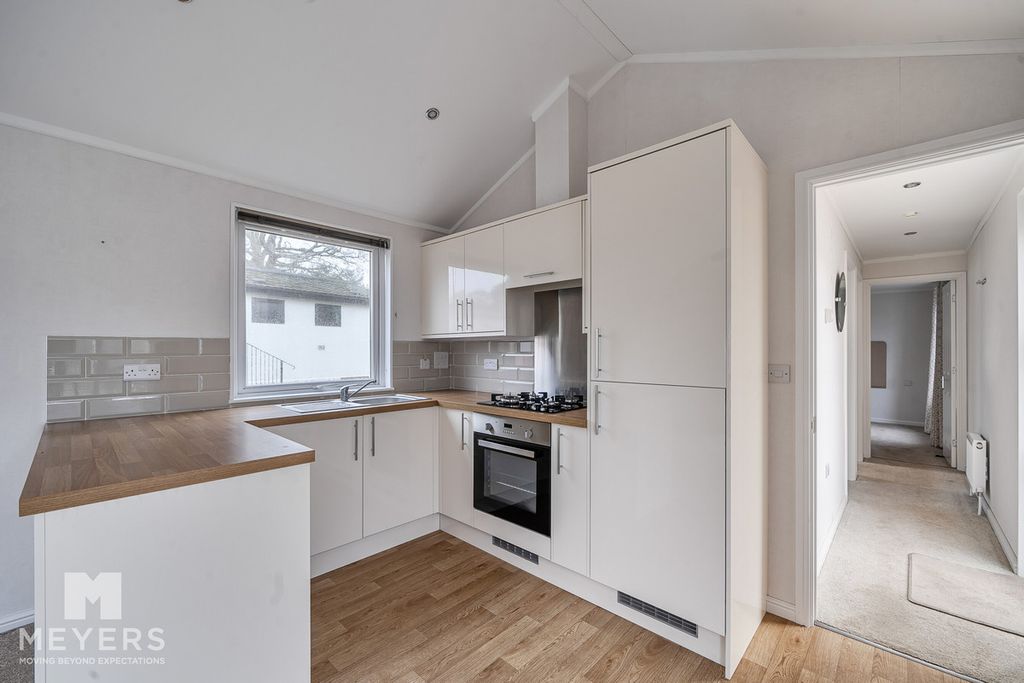 Property photo 2 of 21