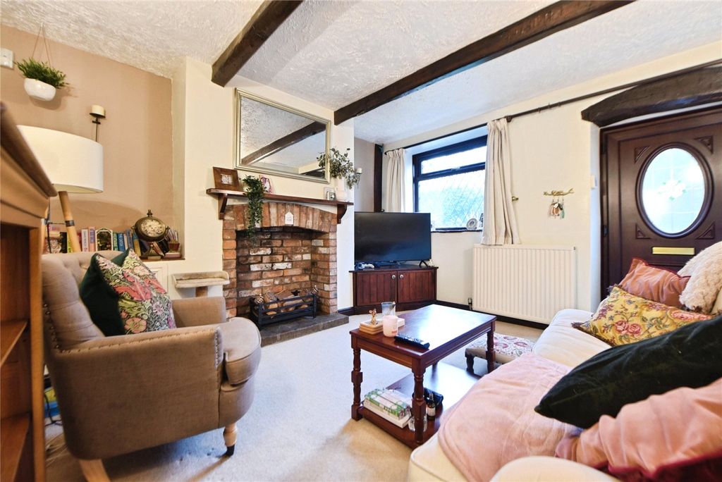 Property photo 3 of 13 Lounge