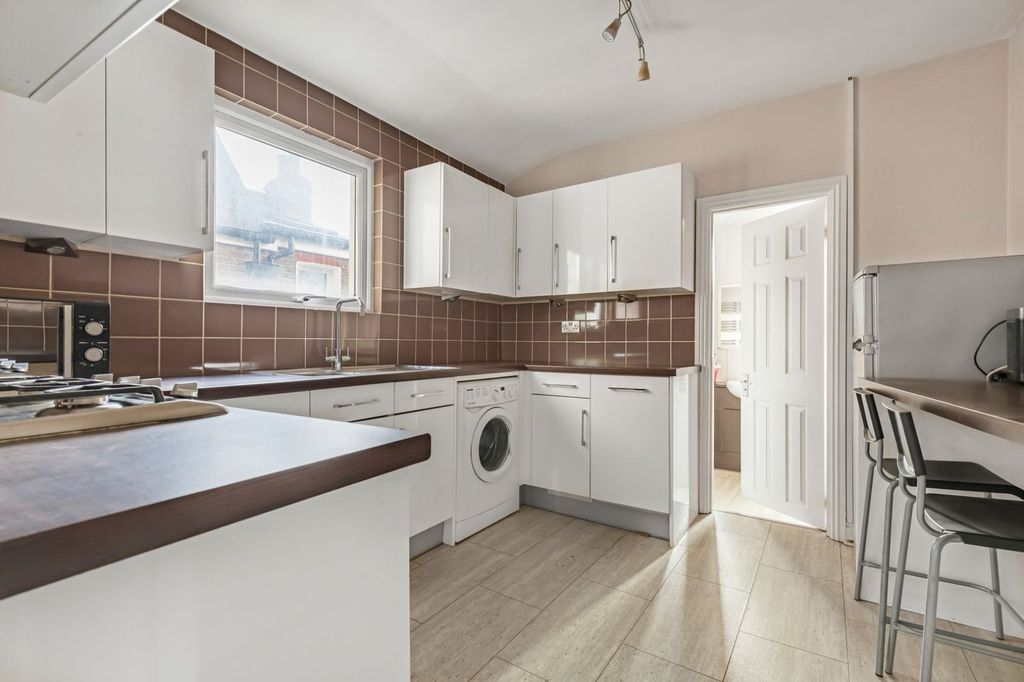 Property photo 2 of 8 Picture No. 22