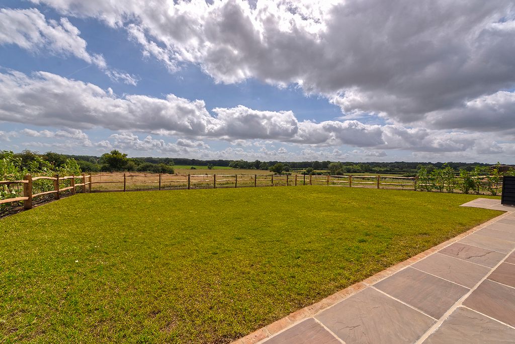 Property photo 2 of 29 Meadow27
