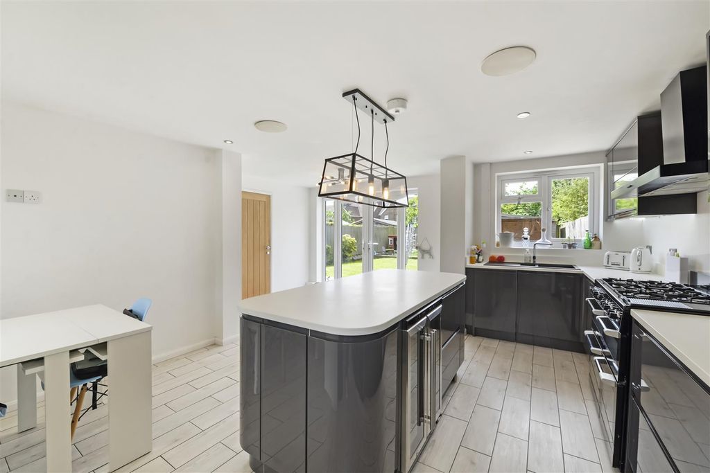 Property photo 2 of 16 Kitchen