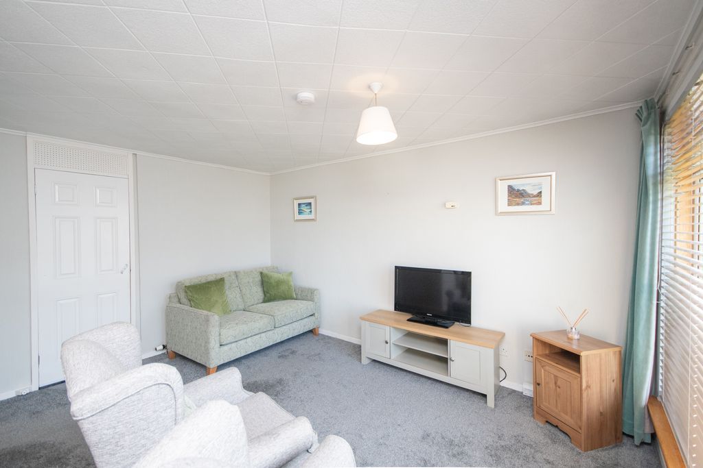 Property photo 3 of 16 Lounge