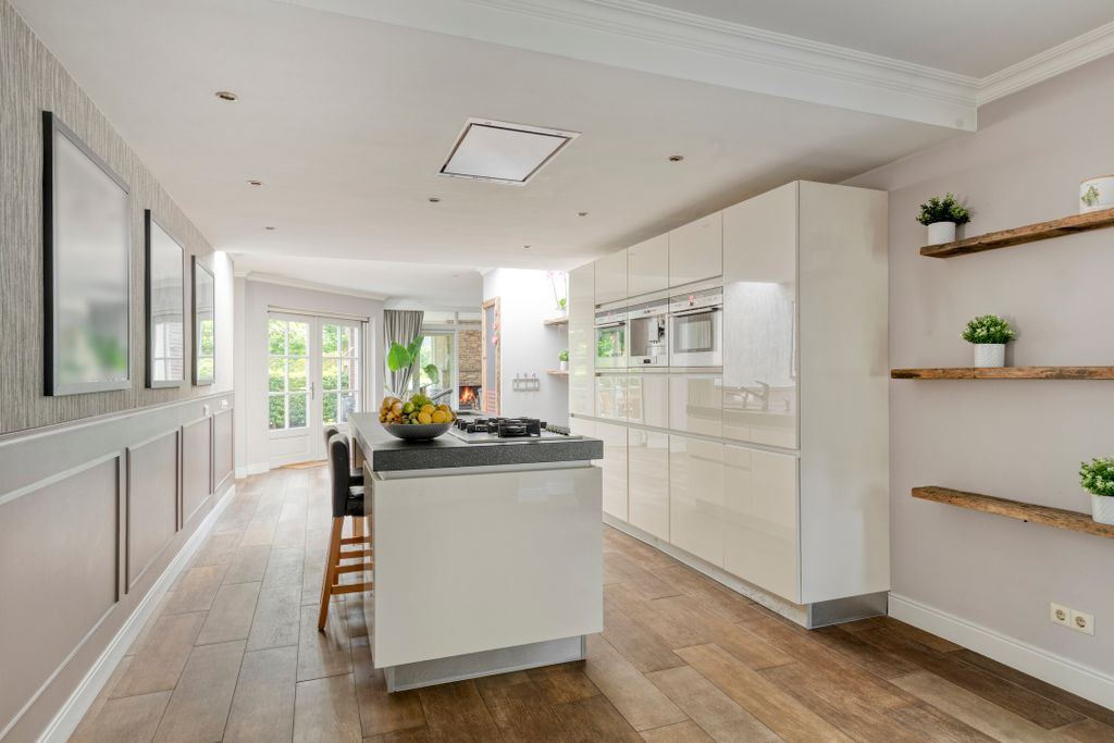 Property photo 2 of 71