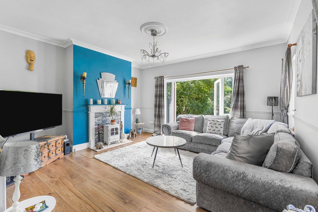 Property photo 2 of 41