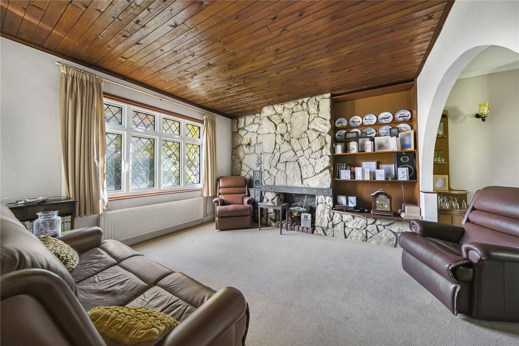 Property photo 2 of 19 Lounge