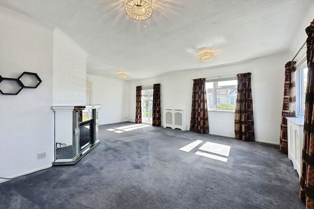 Property photo 3 of 12 Living/Dining Room