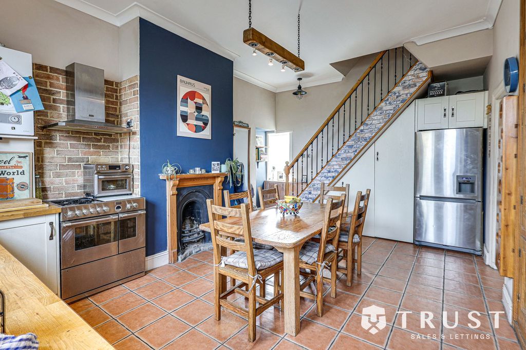 Property photo 3 of 36