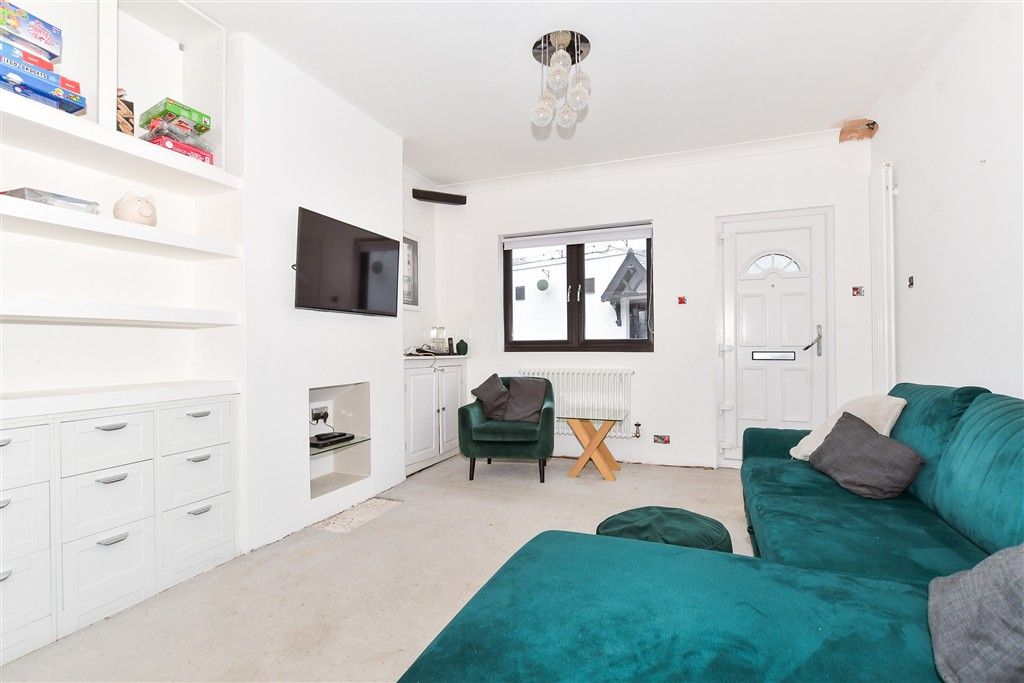 Property photo 3 of 8 Lounge