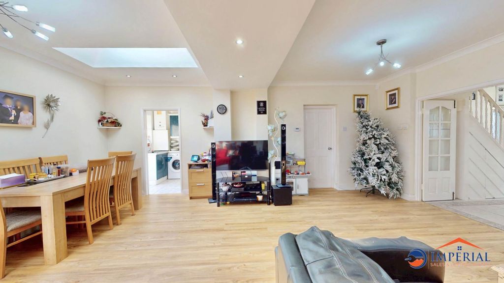 Property photo 1 of 27