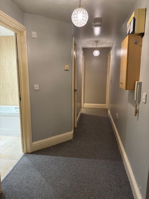 Property photo 1 of 7 Hallway