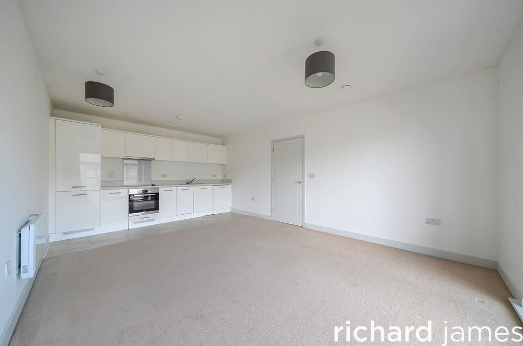 Property photo 3 of 13 c772B742233A46Baabd2A3Fa376d5B0F