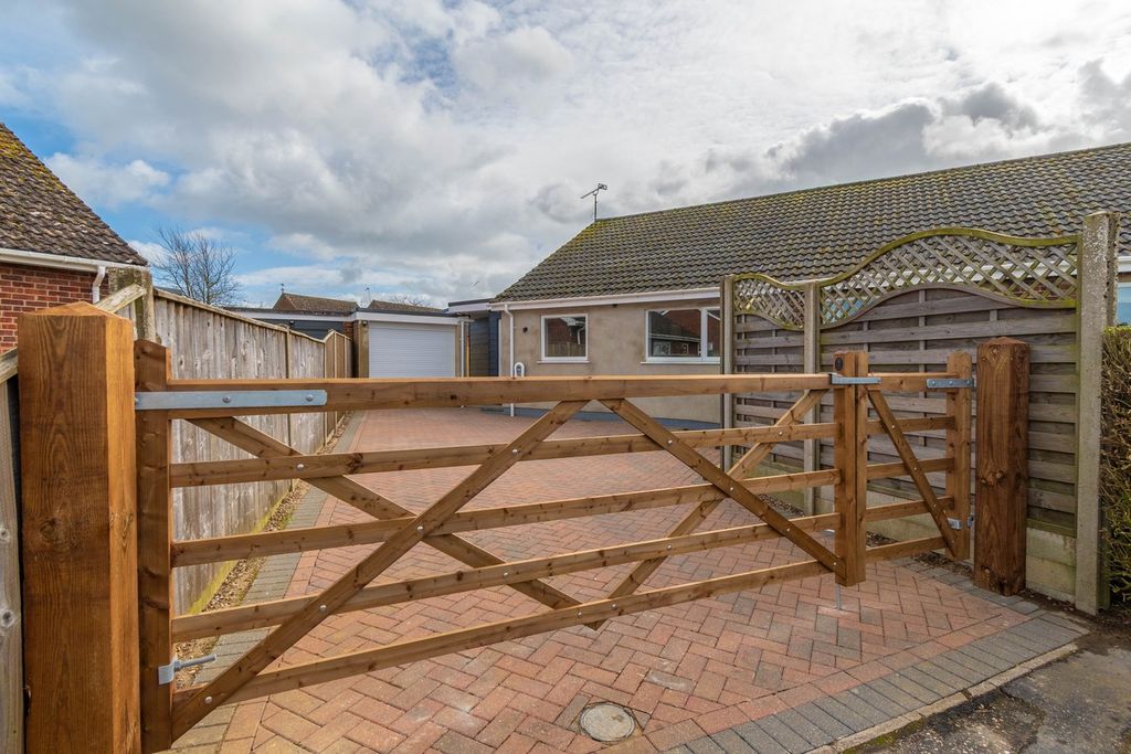 Property photo 2 of 21