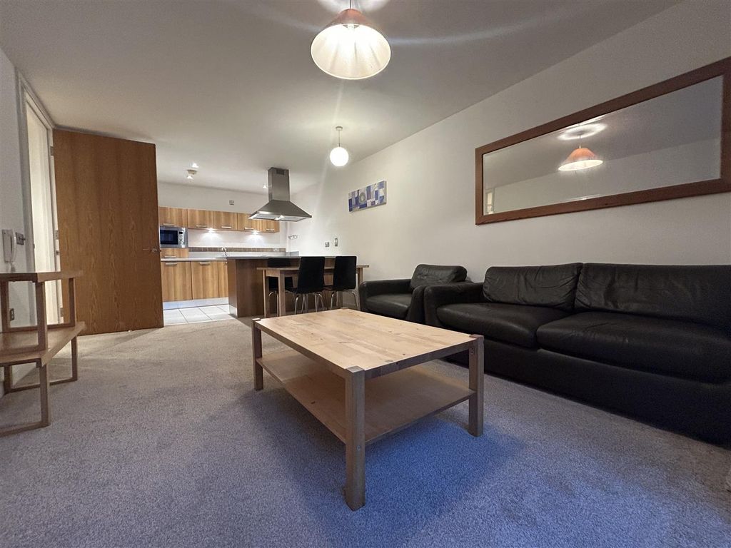 Property photo 3 of 14 Livingroom (2).Jpeg