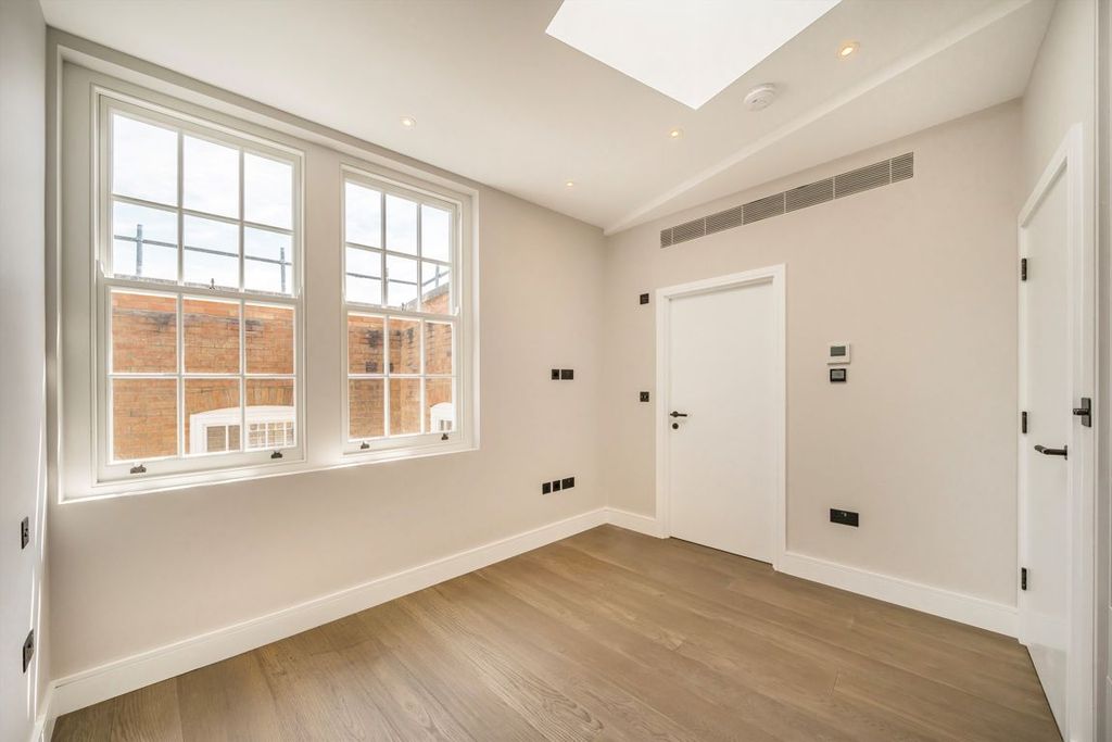 Property photo 2 of 3