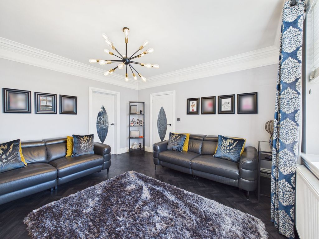 Property photo 3 of 16 Living Room