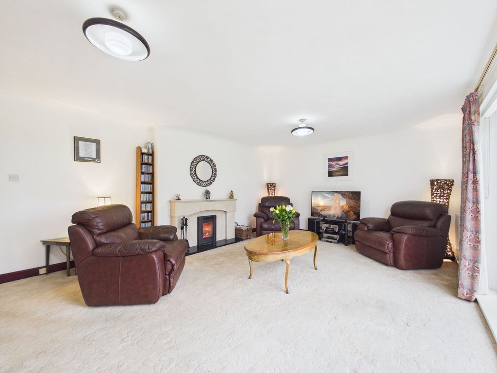 Property photo 2 of 21 Sitting Room