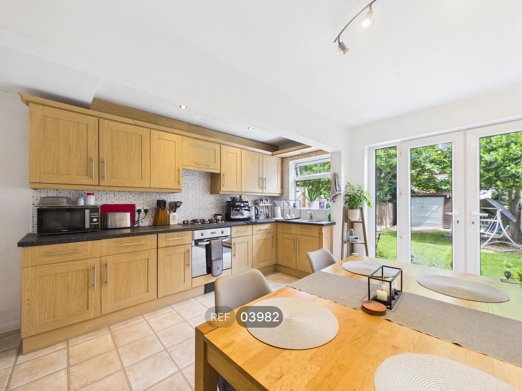 Property photo 3 of 14 Kitchen