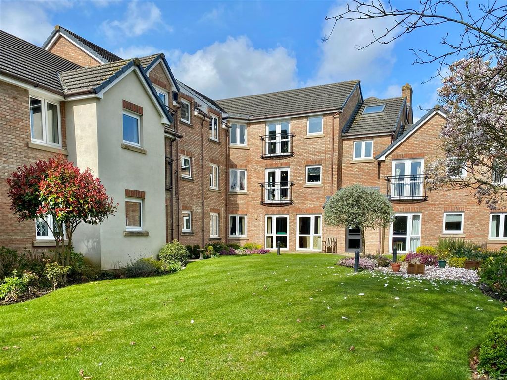 Property photo 2 of 12 Communal Garden (Stock Photo)