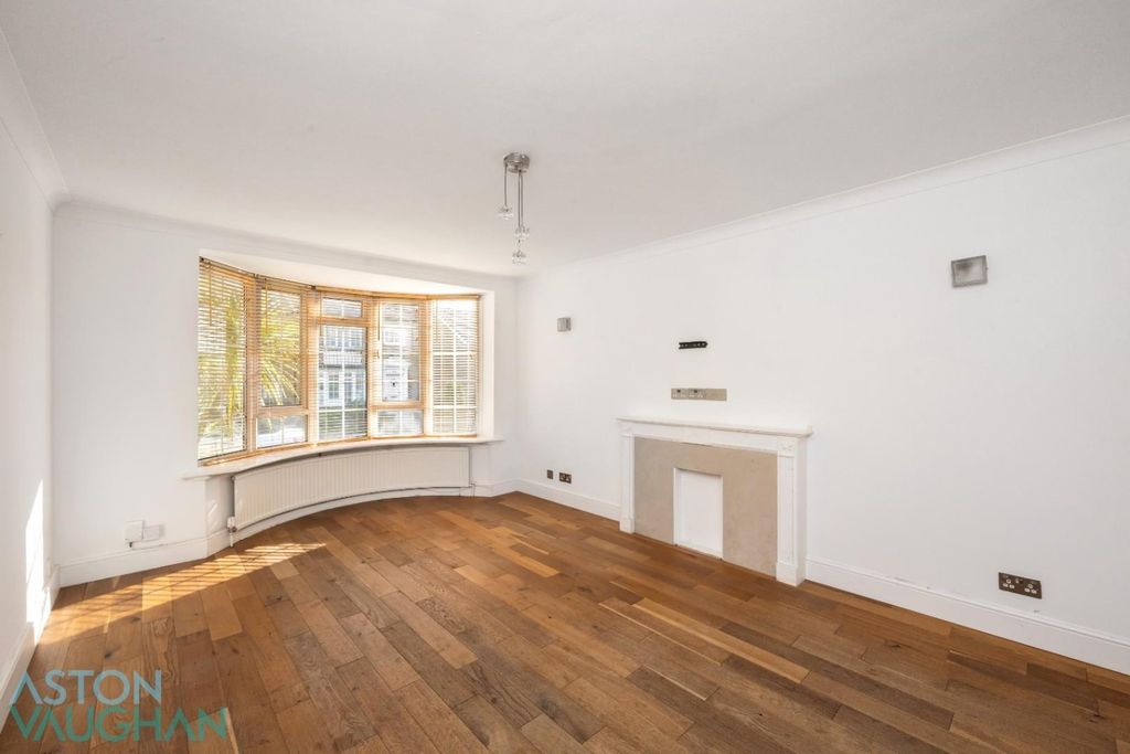 Property photo 2 of 18 4700931