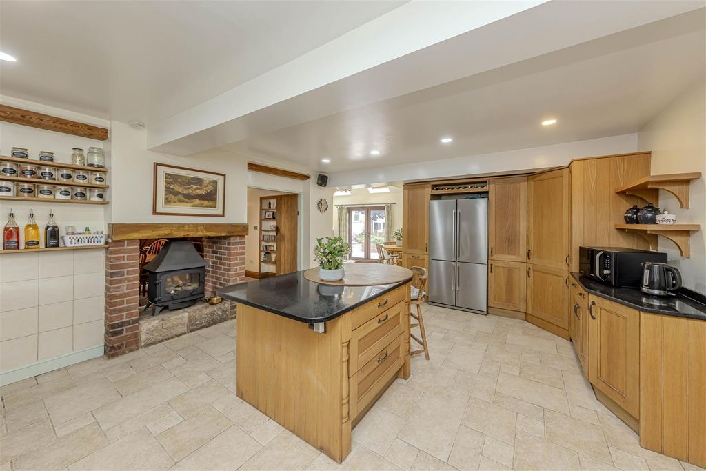 Property photo 3 of 62 Kitchen