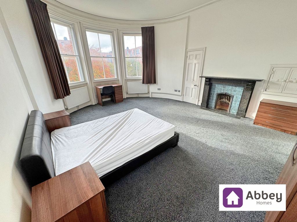 Property photo 1 of 17 Bedroom