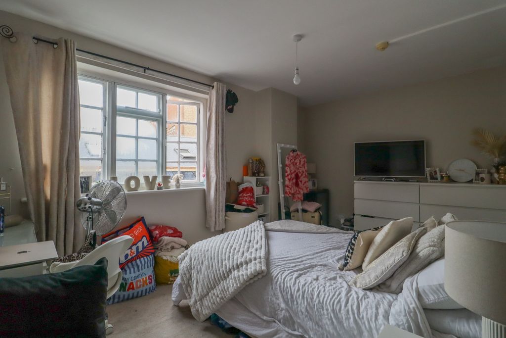 Property photo 2 of 6 4660494