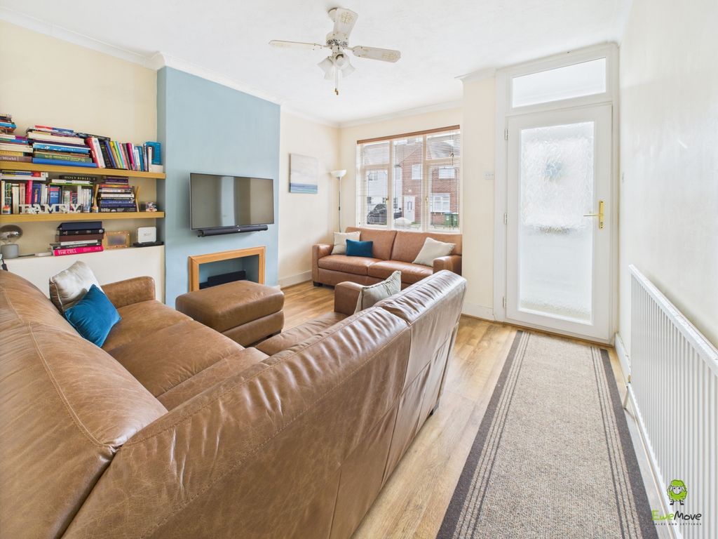 Property photo 3 of 17 Presented By Clinton At Ewemove Bexleyheath And Da