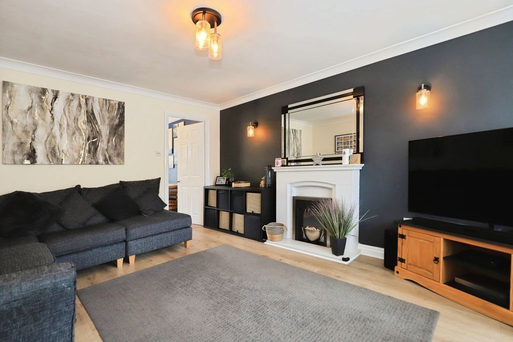 Property photo 2 of 13 Lounge