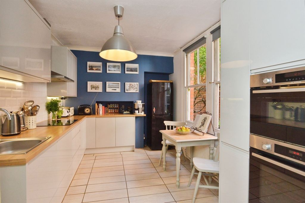 Property photo 3 of 17