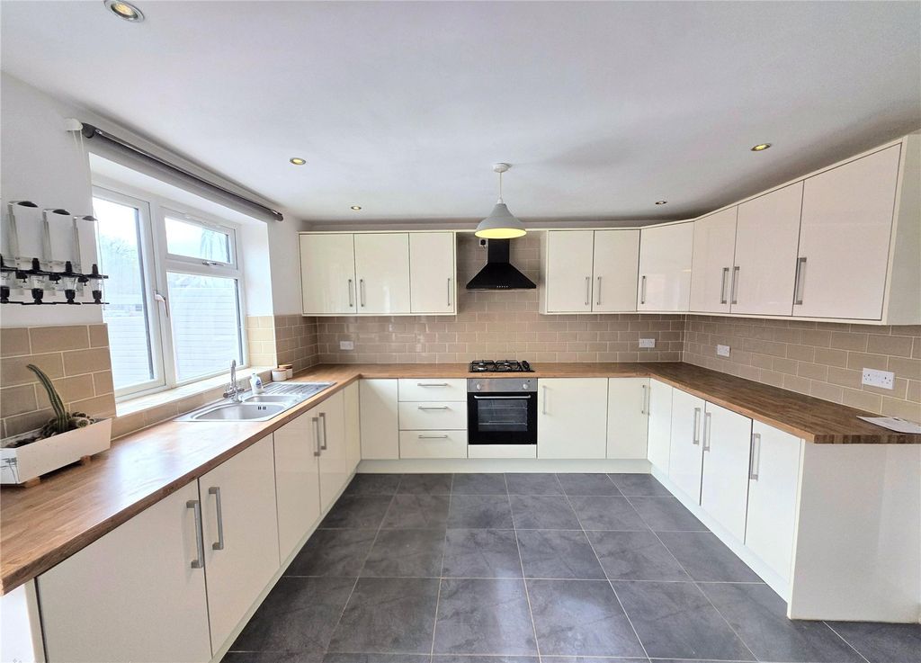 Property photo 2 of 12 Picture No. 02