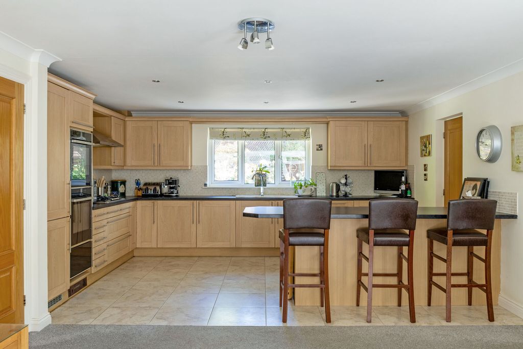 Property photo 3 of 19