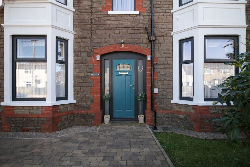 Property photo 2 of 30 Front Aspect